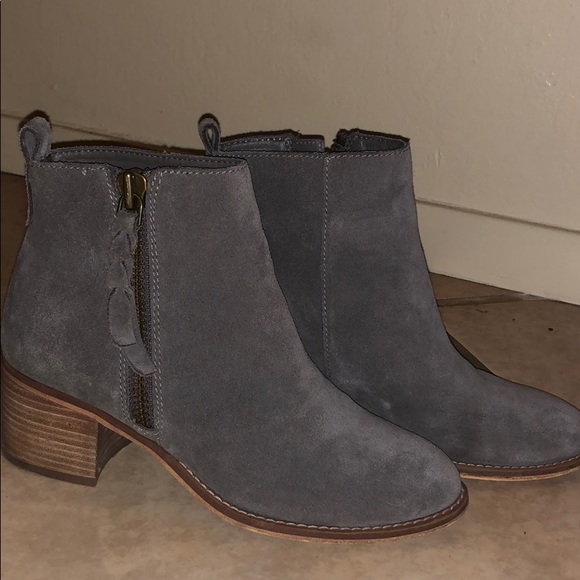 Shoes - Picture 1 of 4